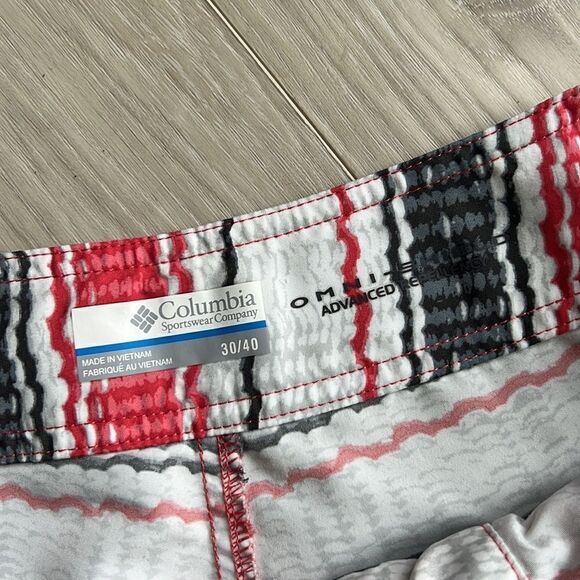 Columbia Omni Shield Bathing Suit Swim Trunks Size 30/40 - Picture 3 of 4